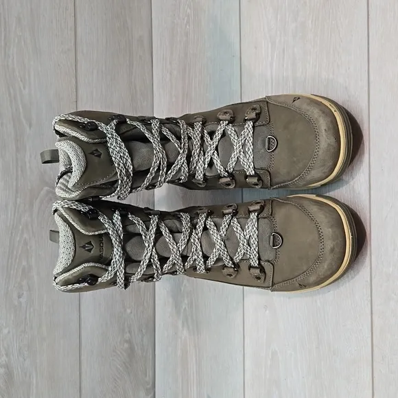 Vasque Women LaplanderHigh Ultradry Insulated Outdoor Sneakers boots shoes sz 8M