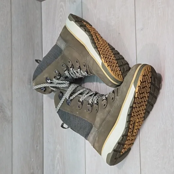 Vasque Women LaplanderHigh Ultradry Insulated Outdoor Sneakers boots shoes sz 8M
