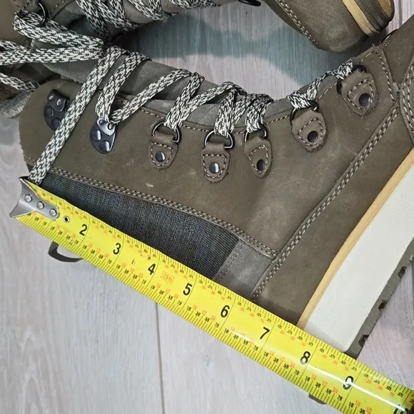 Vasque Women LaplanderHigh Ultradry Insulated Outdoor Sneakers boots shoes sz 8M