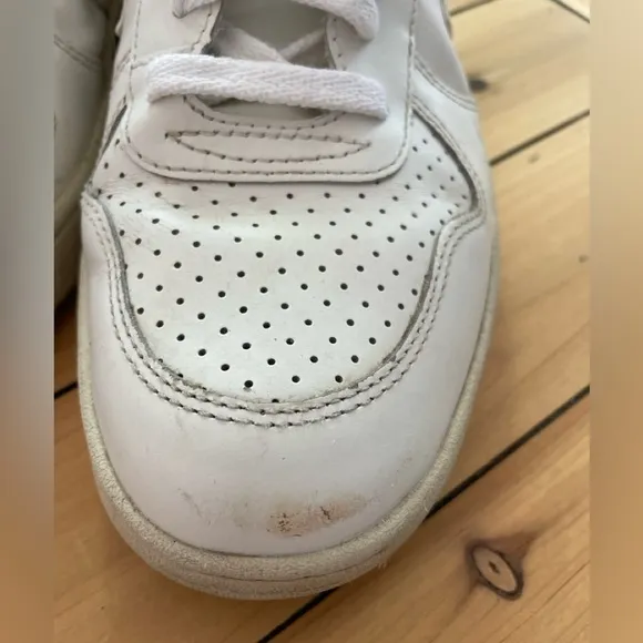 Veja V-10 white leather sneaker. Size 10 used