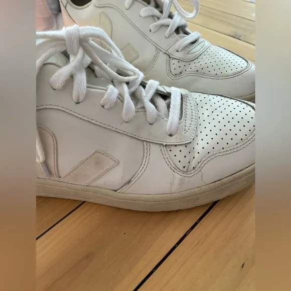 Veja V-10 white leather sneaker. Size 10 used
