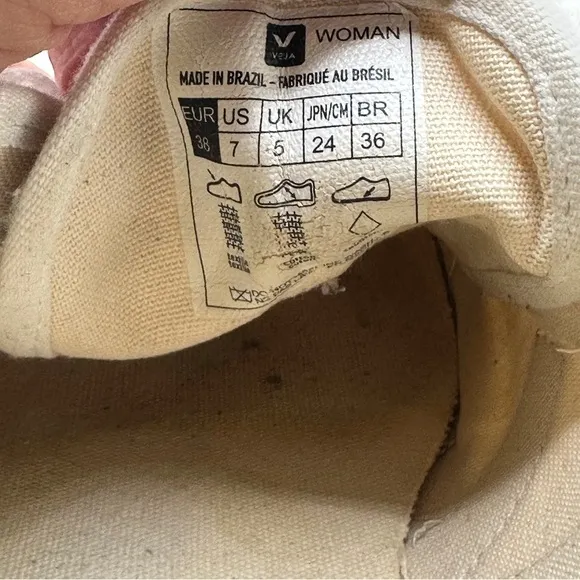 VEJA Women’s Canvas Sneaker Size 7 White Red