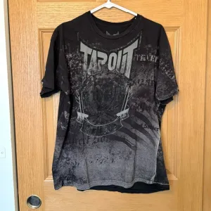 Vintage 00s y2k men's black Tapout skater affliction graphic T shirt