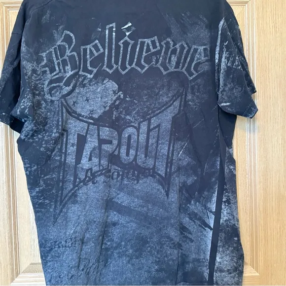 Vintage 00s y2k men's black Tapout skater affliction graphic T shirt