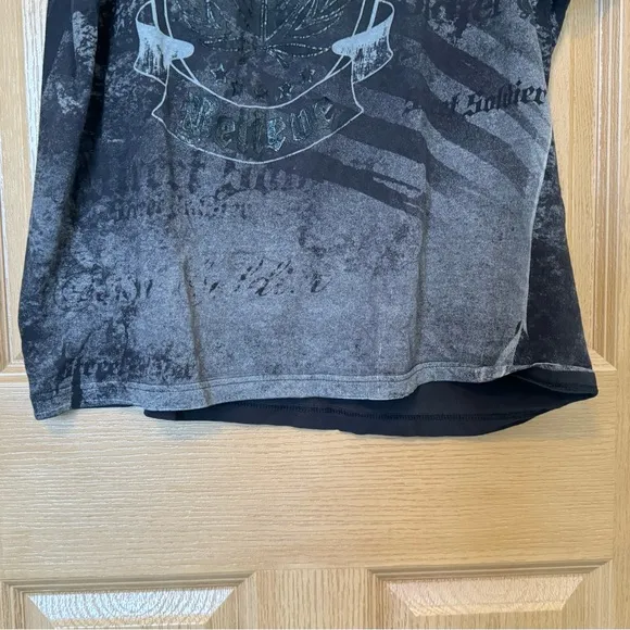 Vintage 00s y2k men's black Tapout skater affliction graphic T shirt