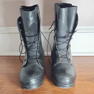 Vintage (1973) Military Extreme Weather Bata Boots 8R