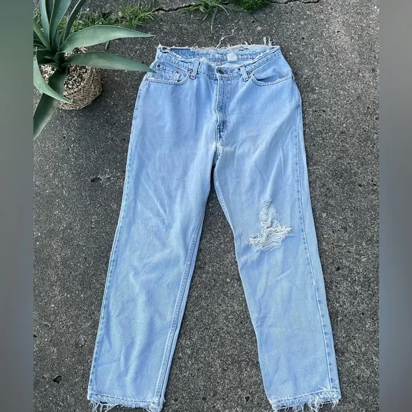 Vintage 1998 Distressed Levi’s 512 Slim Fit Straight Leg Jeans