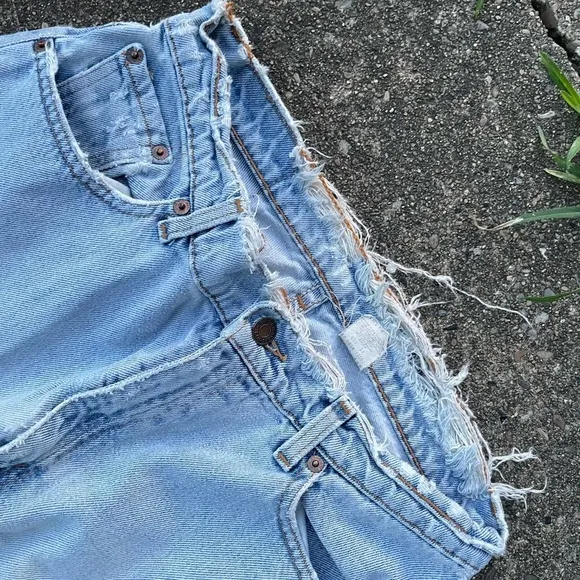 Vintage 1998 Distressed Levi’s 512 Slim Fit Straight Leg Jeans