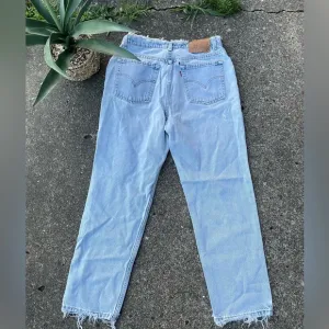 Vintage 1998 Distressed Levi’s 512 Slim Fit Straight Leg Jeans