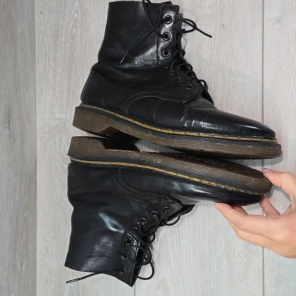 Vintage Doc.Martens Women Lace Up England Military Leather Boots Shoes UK 7 US 9