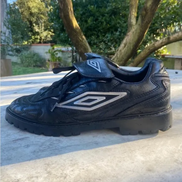 Vintage Umbro leather football resole casual shoes