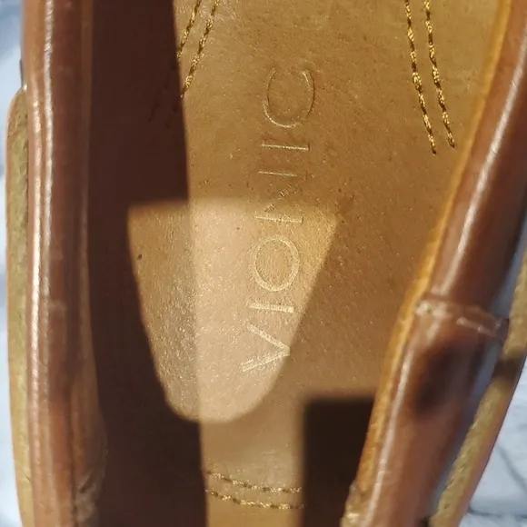 Vionic brown leather boat dock shoes Lloyd