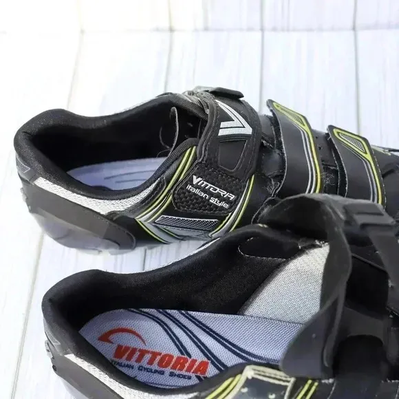 Vittoria Italian Cycling shoes Size 42.5 black/grey quick release buckle excelle