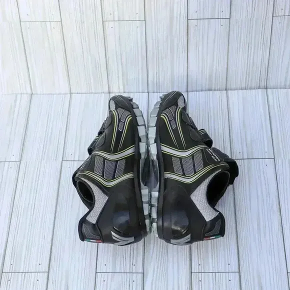 Vittoria Italian Cycling shoes Size 42.5 black/grey quick release buckle excelle