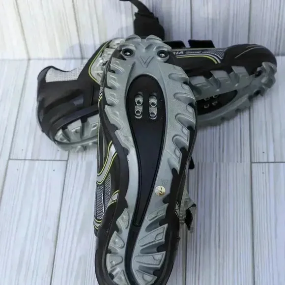 Vittoria Italian Cycling shoes Size 42.5 black/grey quick release buckle excelle