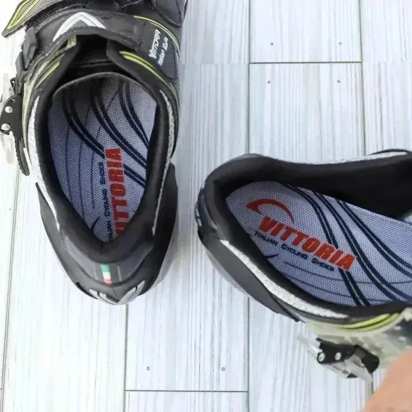 Vittoria Italian Cycling shoes Size 42.5 black/grey quick release buckle excelle