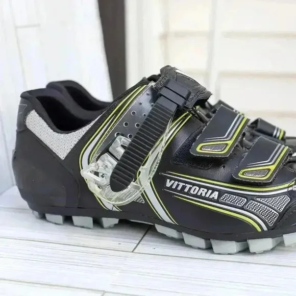 Vittoria Italian Cycling shoes Size 42.5 black/grey quick release buckle excelle