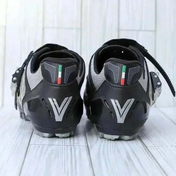Vittoria Italian Cycling shoes Size 42.5 black/grey quick release buckle excelle