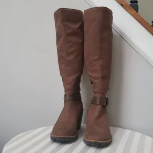 Women’s Sun   Stone Boots Women's sz 6.5 Faux Suede Tall Lug Sole Western Buckle