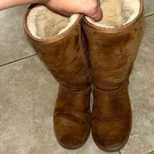 Women’s Tan / Beige Tall Ugg boots size 8