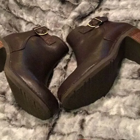 Womens Dansko Hensley short black boots.